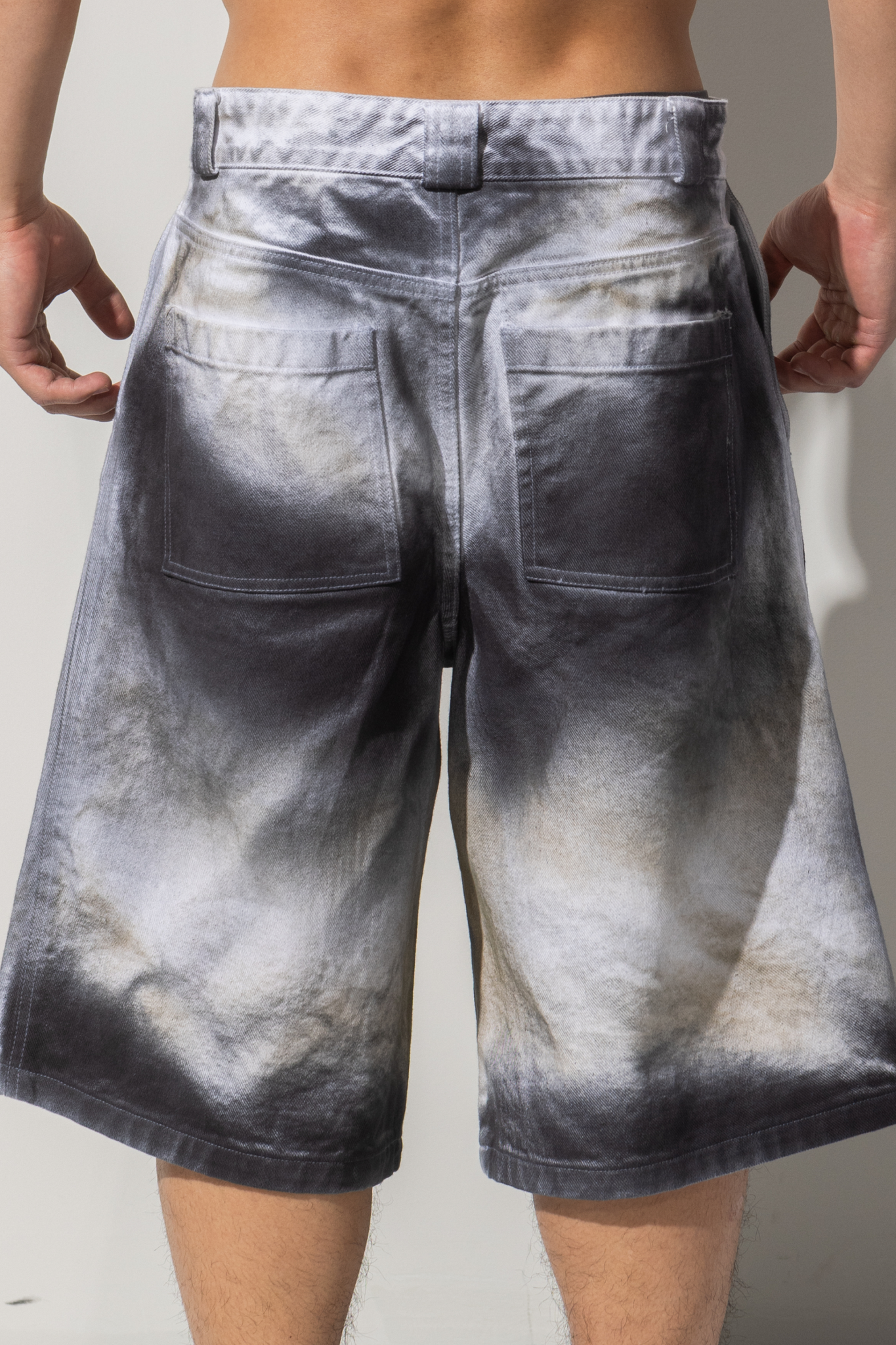 LOOSE SHORT - WHITE AND BLACK WASHED