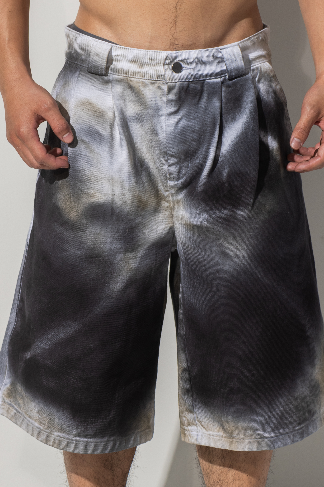 LOOSE SHORT - WHITE AND BLACK WASHED