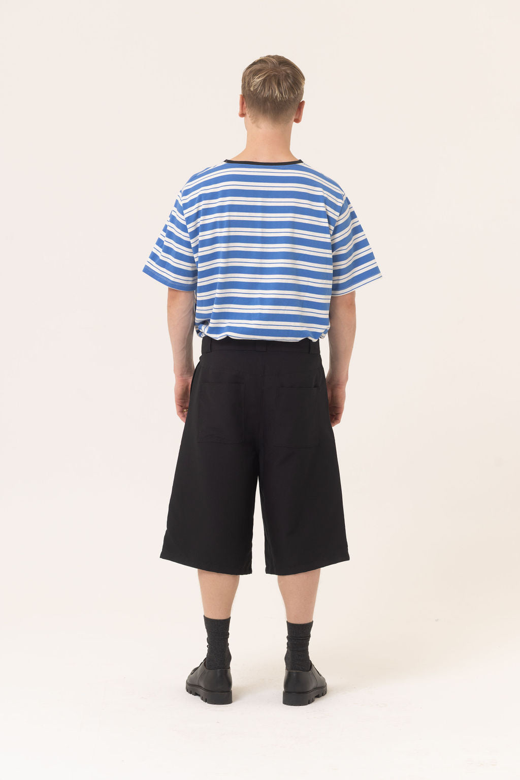 LOOSE SHORT (BLACK)