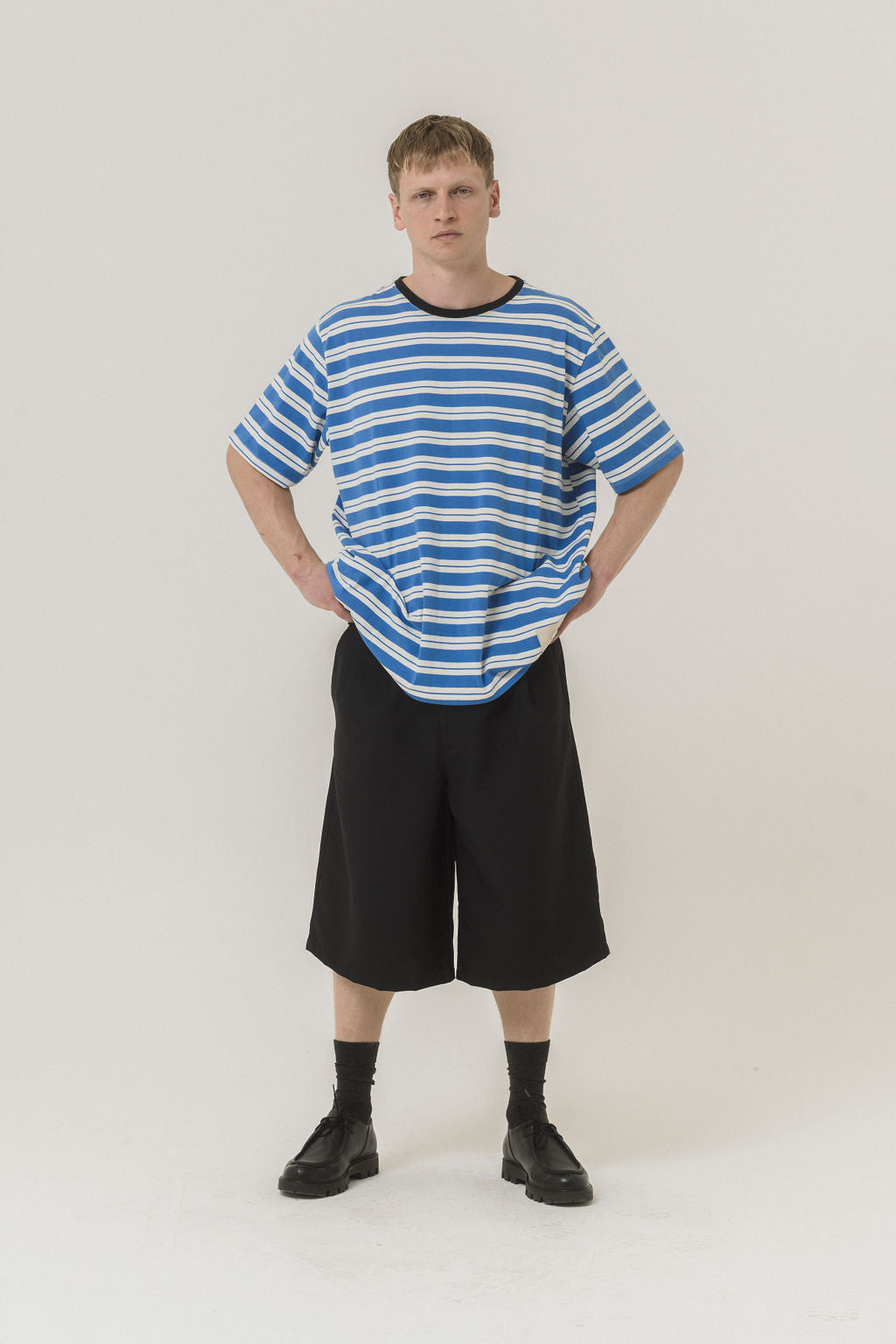 LOOSE SHORT (BLACK)